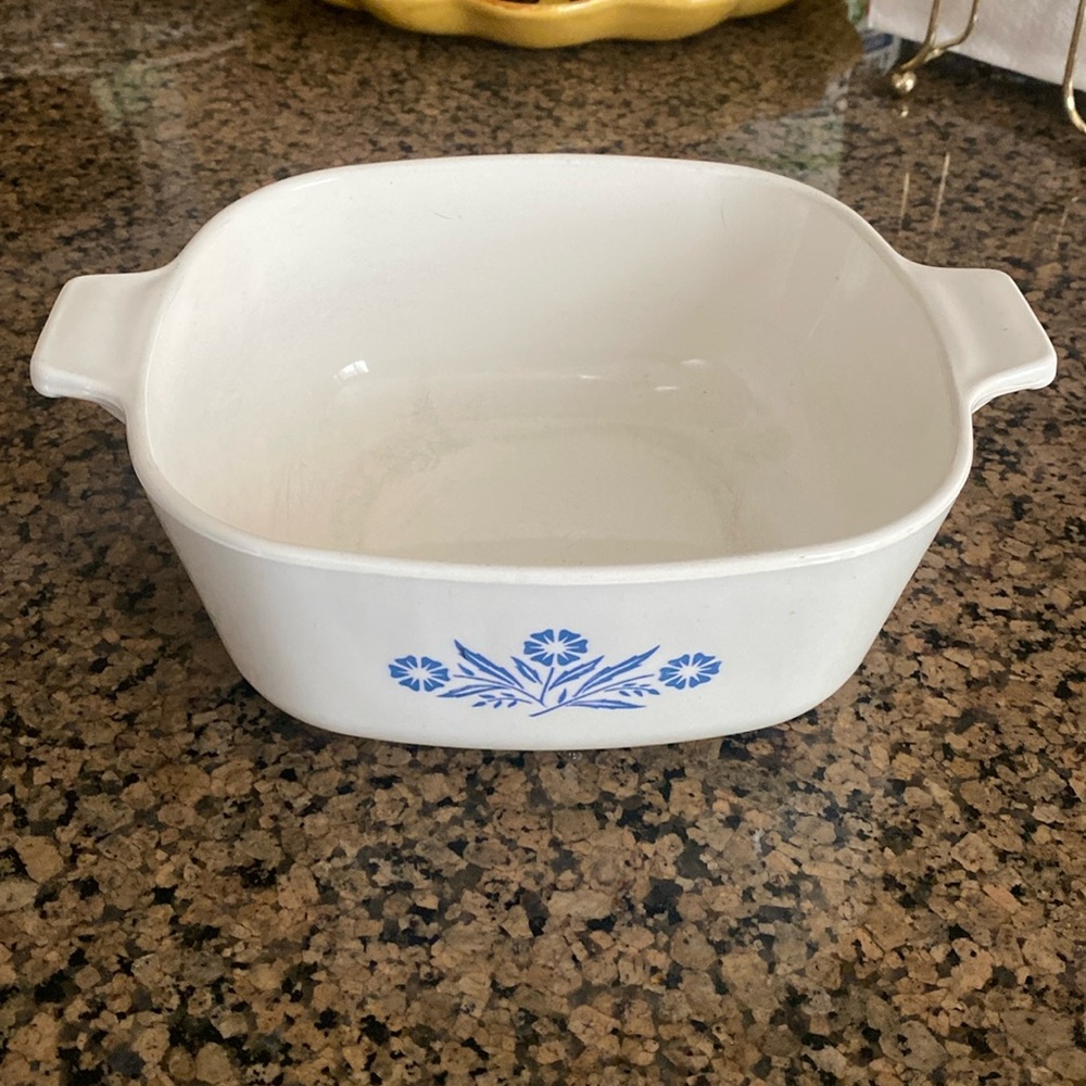 1st GenerationCorning ware from 1958-1959! Blue corn flower print on white.